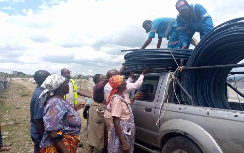 Residents of Manera estate, the oldest informal settlement in Naivasha, receive water pipes from Nakuru county government