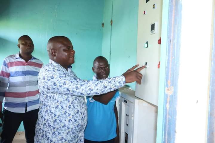 Kwale Deputy Governor Chirema Kombo switches on a new water pump at Kibaoni in Kinango on Tuesday. Image: Courtesy